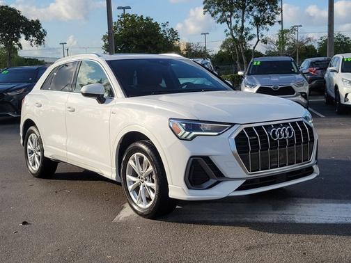 2023 Audi Q3 S line Premium