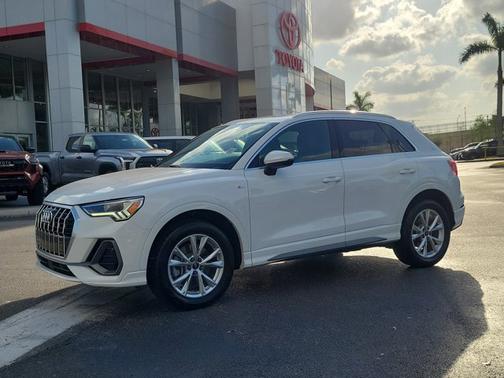 2023 Audi Q3 S line Premium