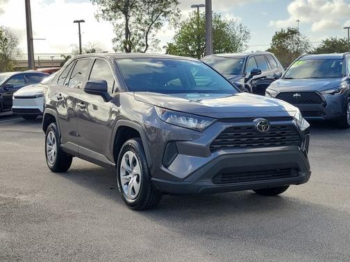 2022 Toyota RAV4 LE