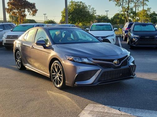 2024 Toyota Camry SE