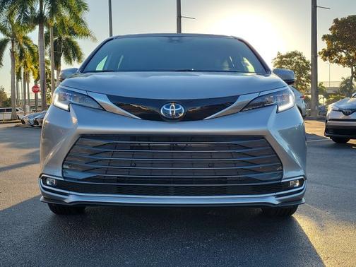 2025 Toyota Sienna Limited