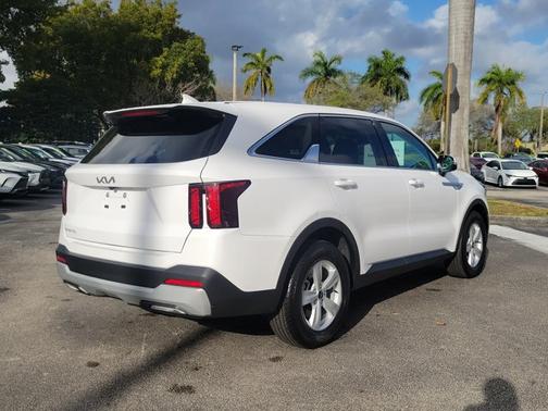 2025 Kia Sorento LX