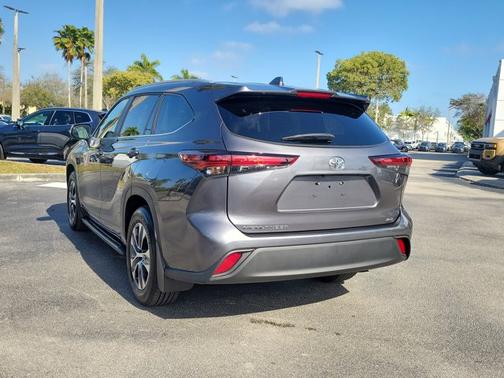 2025 Toyota Highlander XLE