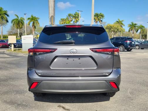 2025 Toyota Highlander XLE