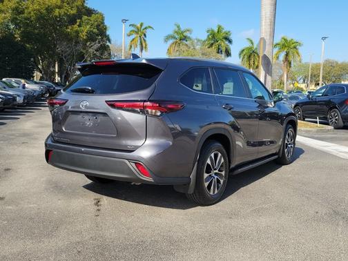 2025 Toyota Highlander XLE