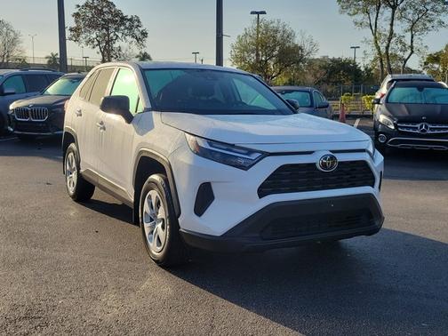 2024 Toyota RAV4 LE