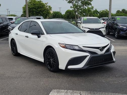 2022 Toyota Camry SE