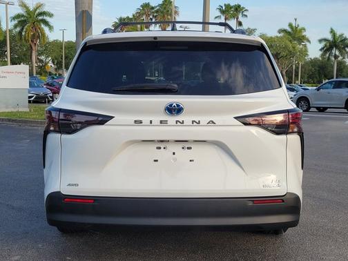 2024 Toyota Sienna LE