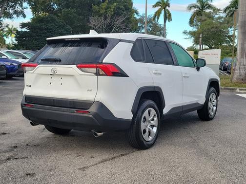 2022 Toyota RAV4 LE