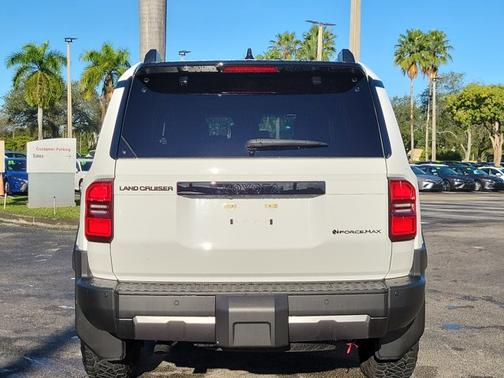 2025 Toyota Land Cruiser 