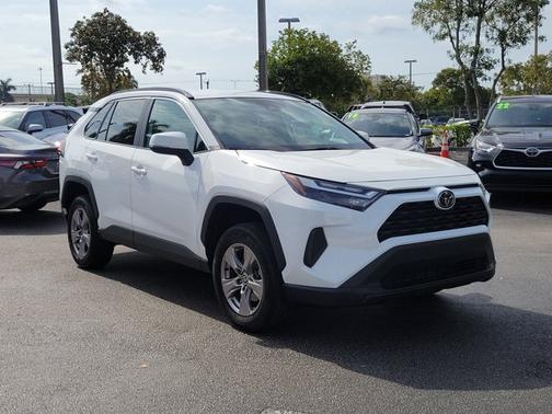 2023 Toyota RAV4 XLE