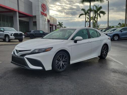 2024 Toyota Camry SE