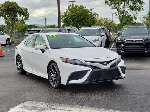 2024 Toyota Camry SE