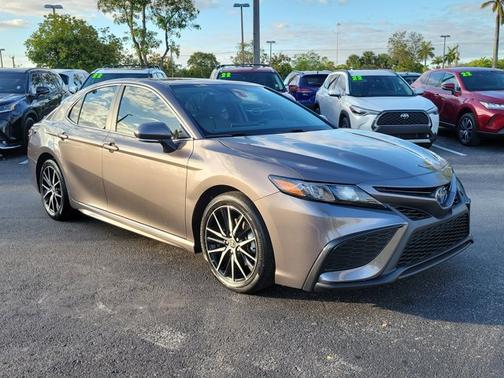 2022 Toyota Camry SE