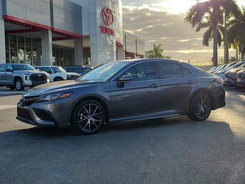 2022 Toyota Camry SE