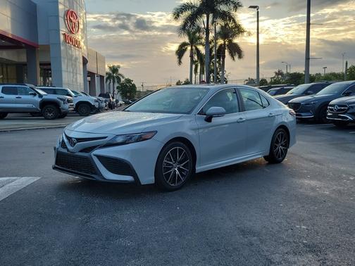 2024 Toyota Camry SE