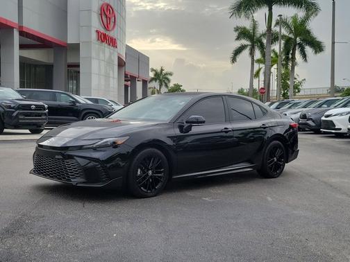 2025 Toyota Camry SE