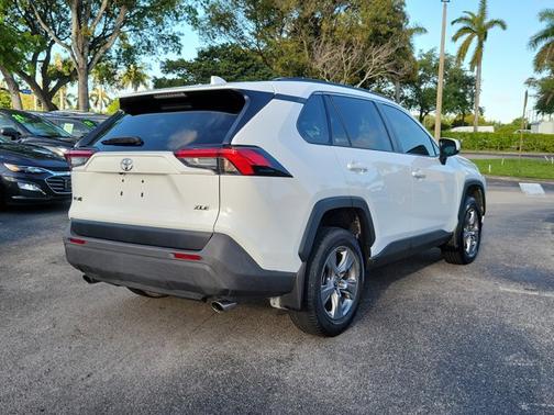 Ice 2024 Toyota RAV4 XLE