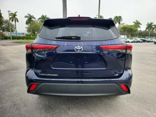 2022 Toyota Highlander LE