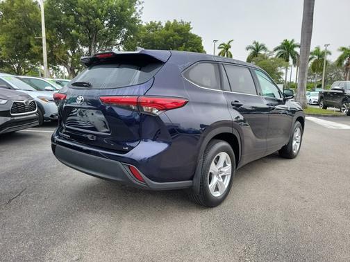 2022 Toyota Highlander LE