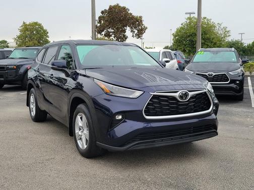 2022 Toyota Highlander LE