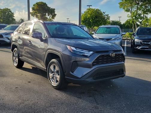 2023 Toyota RAV4 XLE