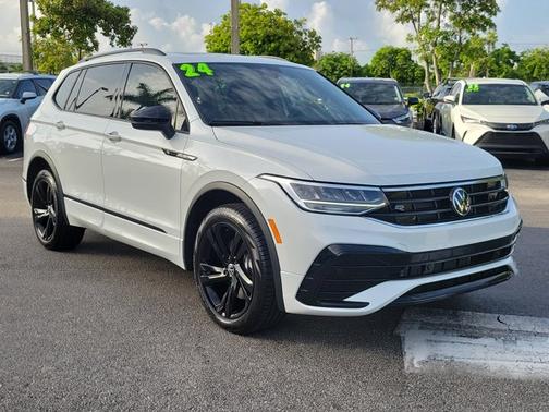 2024 Volkswagen Tiguan SE R-Line Black