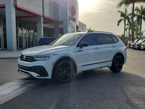 2024 Volkswagen Tiguan SE R-Line Black