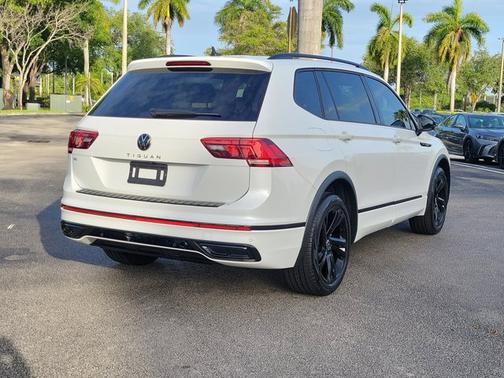 2024 Volkswagen Tiguan SE R-Line Black