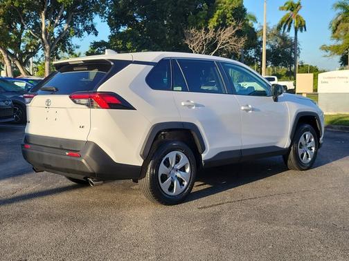 2022 Toyota RAV4 LE