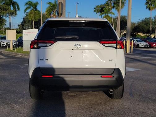 2022 Toyota RAV4 LE