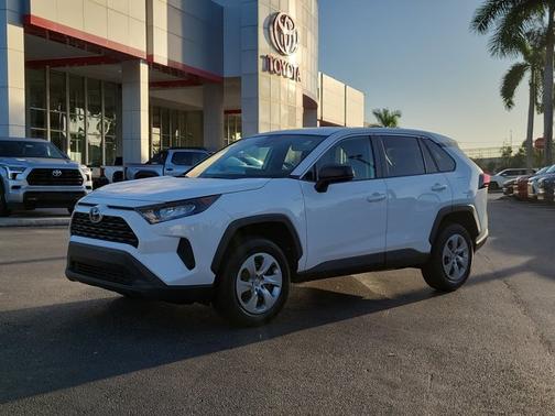 2022 Toyota RAV4 LE