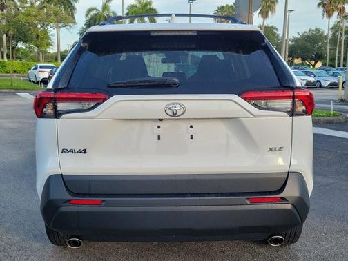 Ice 2024 Toyota RAV4 XLE