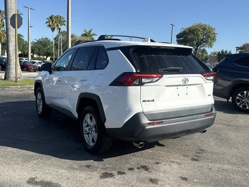 Super White 2019 Toyota RAV4 XLE