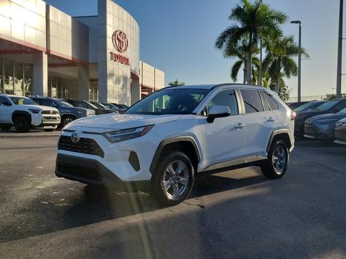 2022 Toyota RAV4 Hybrid XLE