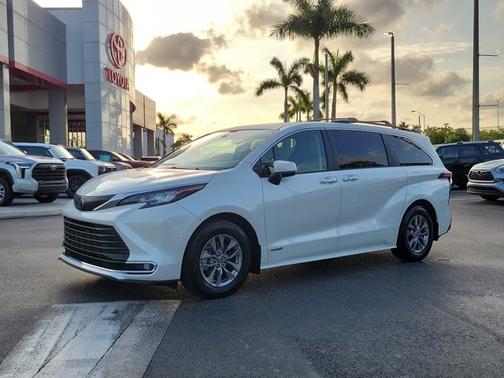 2021 Toyota Sienna XLE
