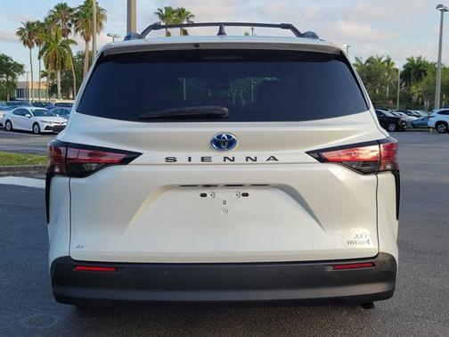 2021 Toyota Sienna XLE
