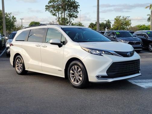 2021 Toyota Sienna XLE