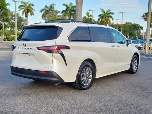 2021 Toyota Sienna XLE