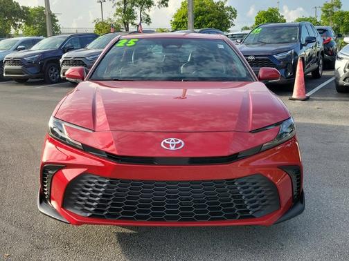 2025 Toyota Camry SE