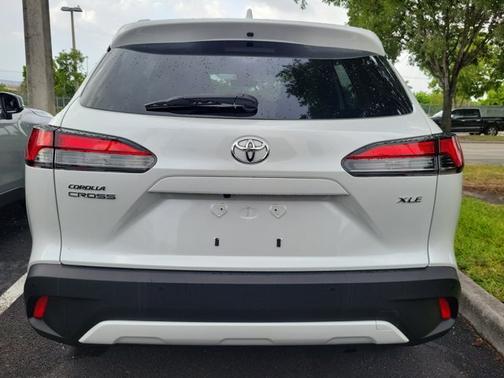 2022 Toyota Corolla Cross XLE