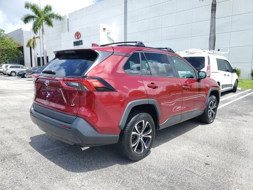 2021 Toyota RAV4 LE