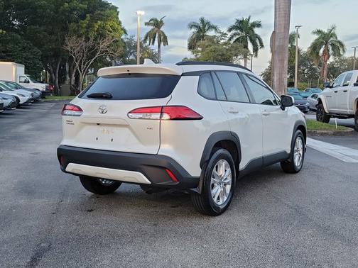 2024 Toyota Corolla Cross LE