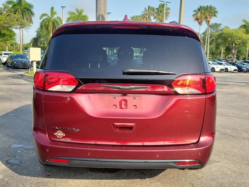 Velvet Red Pearlcoat 2019 Chrysler Pacifica Touring L