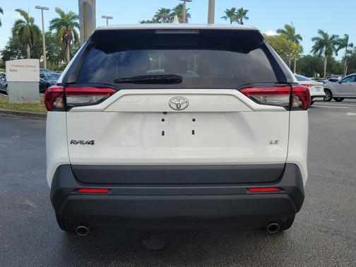 2023 Toyota RAV4 LE
