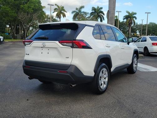 2023 Toyota RAV4 LE