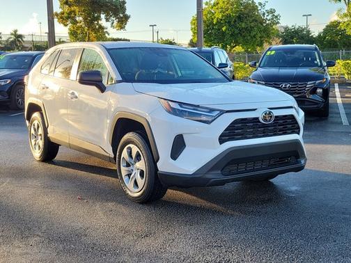 2023 Toyota RAV4 LE