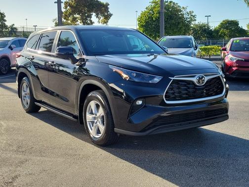 2025 Toyota Highlander LE