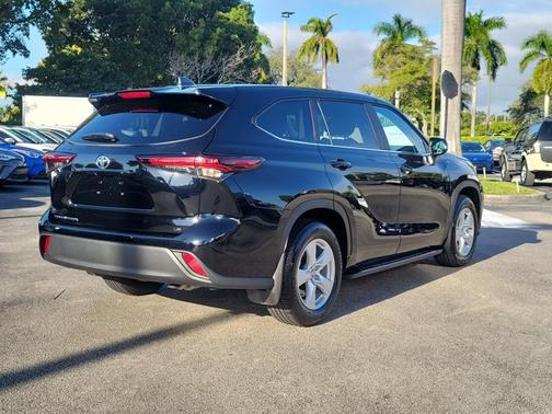 2025 Toyota Highlander LE