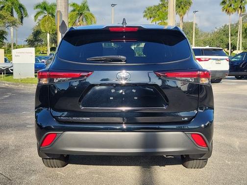 2025 Toyota Highlander LE